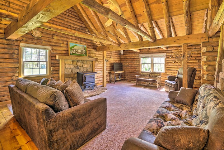 Rustic Zanesville Getaway w/ Expansive Yard!