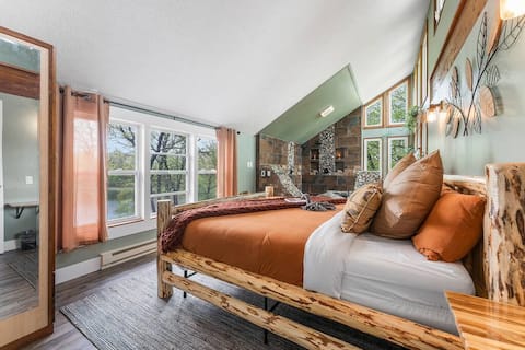 Poconos - Blue Canoe Lakefront Retreat w/Spa Room