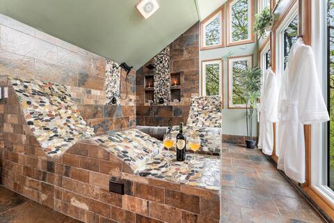 Poconos - Blue Canoe Lakefront Retreat w/Spa Room