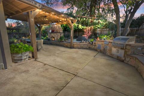 Luxe Family Retreat-Pizza Oven-Dogs-Lake<1 Mile