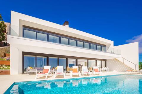 Exclusive 5 Bedroom with Sea Views