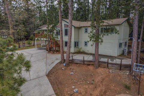 Relaxing home, room for two families, AC & game RM
