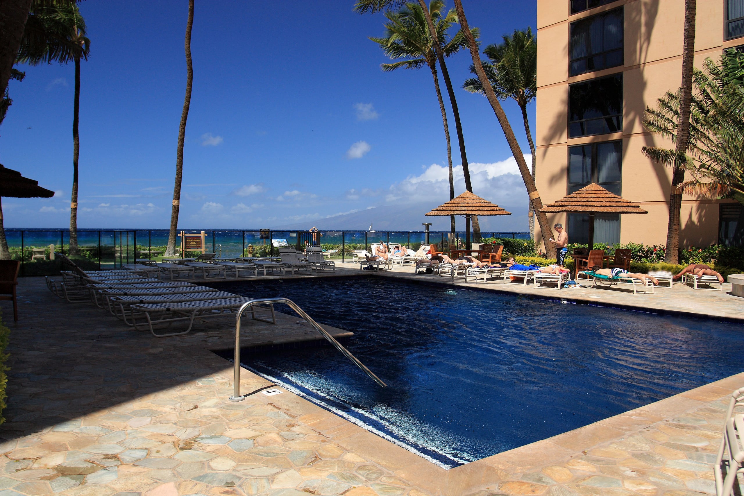 Condo in Lahaina · ★5.0 · 1 bedroom · 2 beds · 1 shared bath - Image 3