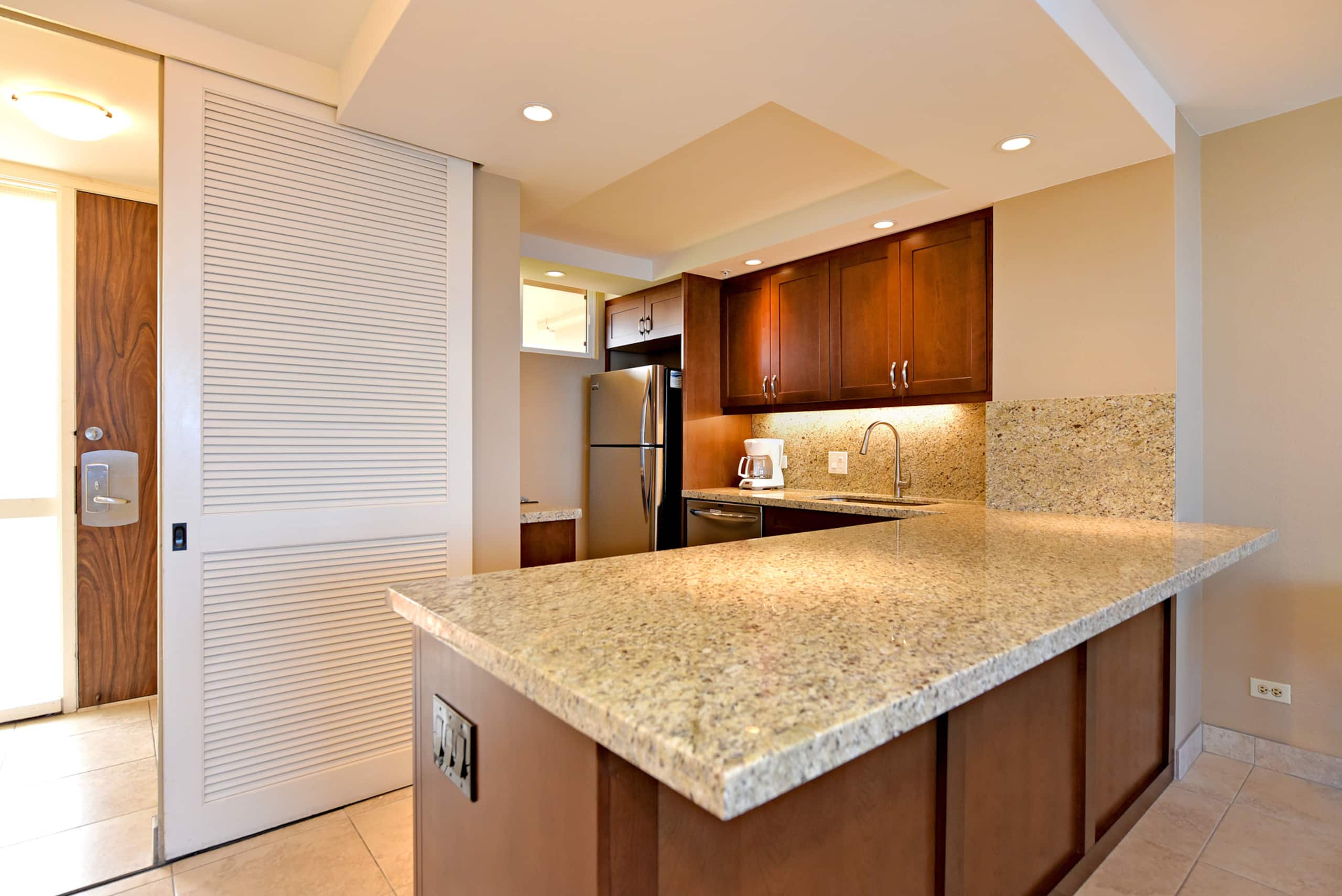 Condo in Lahaina · ★5.0 · 1 bedroom · 2 beds · 1 shared bath - Image 16