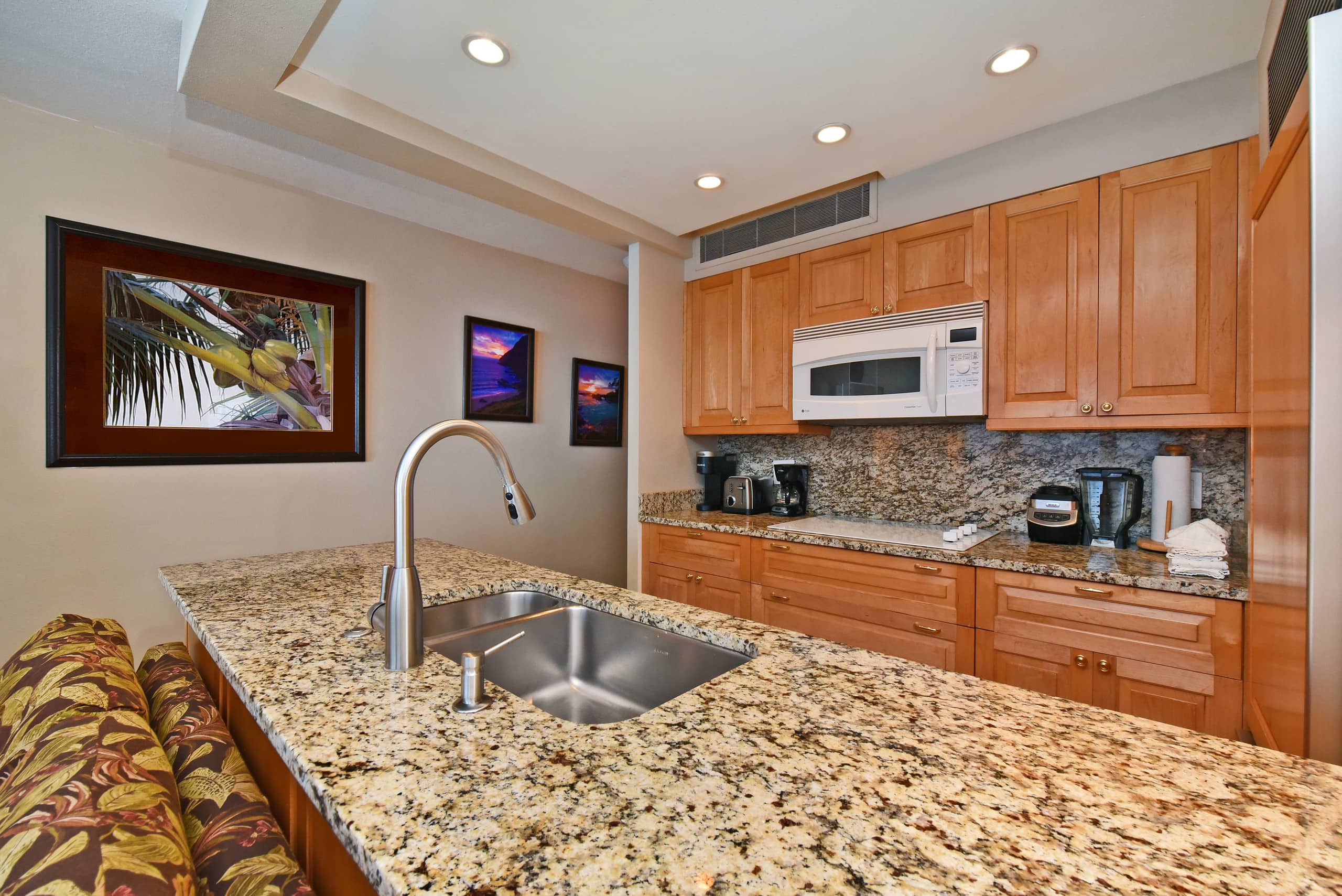 Condo in Lahaina · ★4.0 · Studio · 1 bed · 1 bath - Image 17