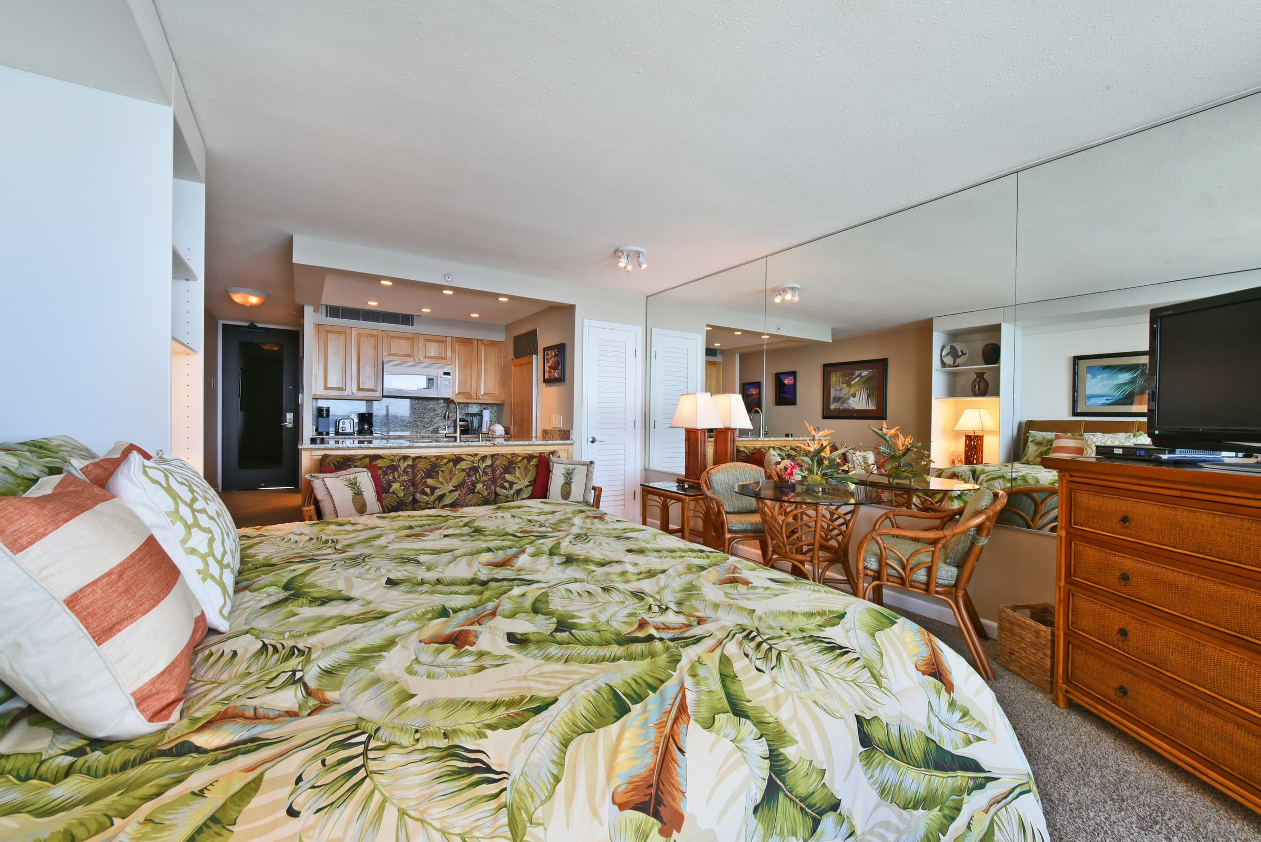 Condo in Lahaina · ★4.0 · Studio · 1 bed · 1 bath - Image 11