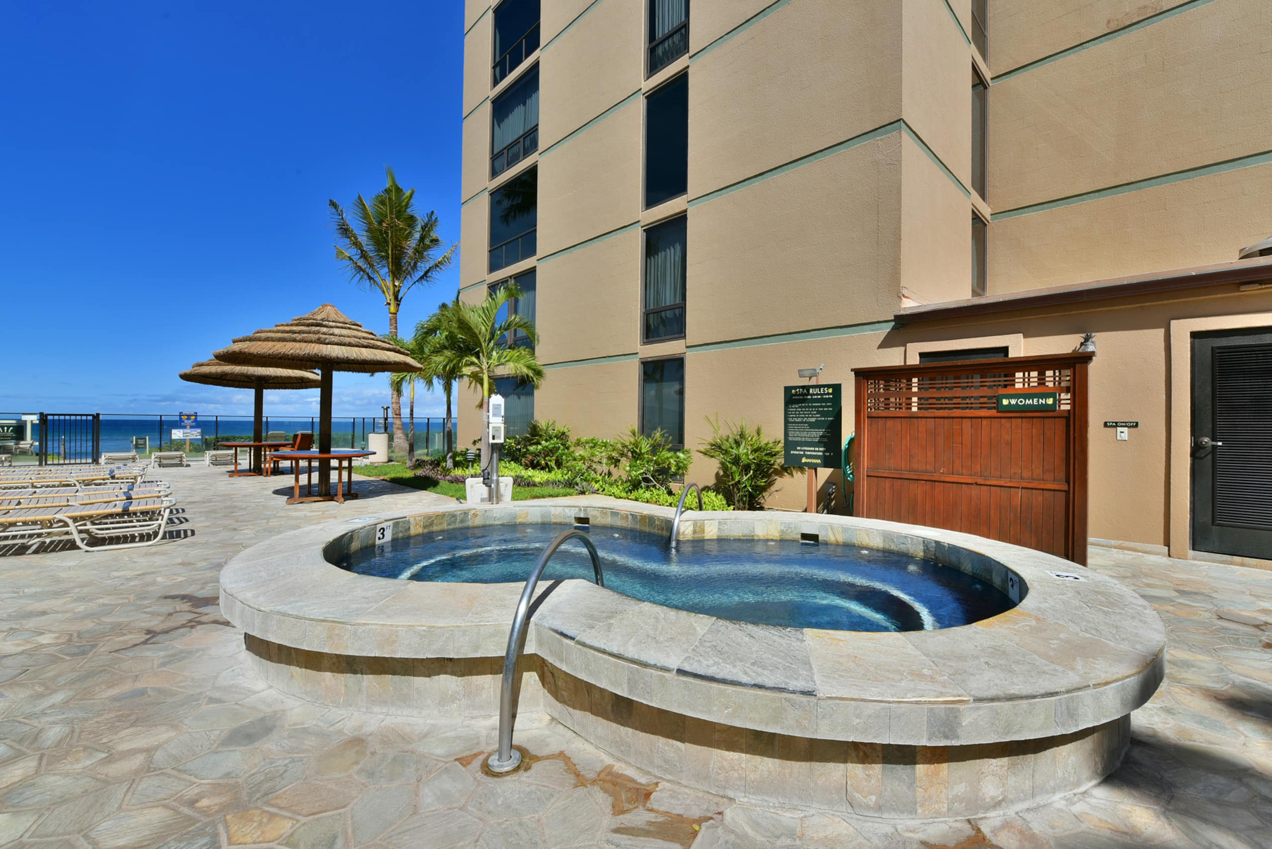 Condo in Lahaina · ★4.0 · Studio · 1 bed · 1 bath - Image 1