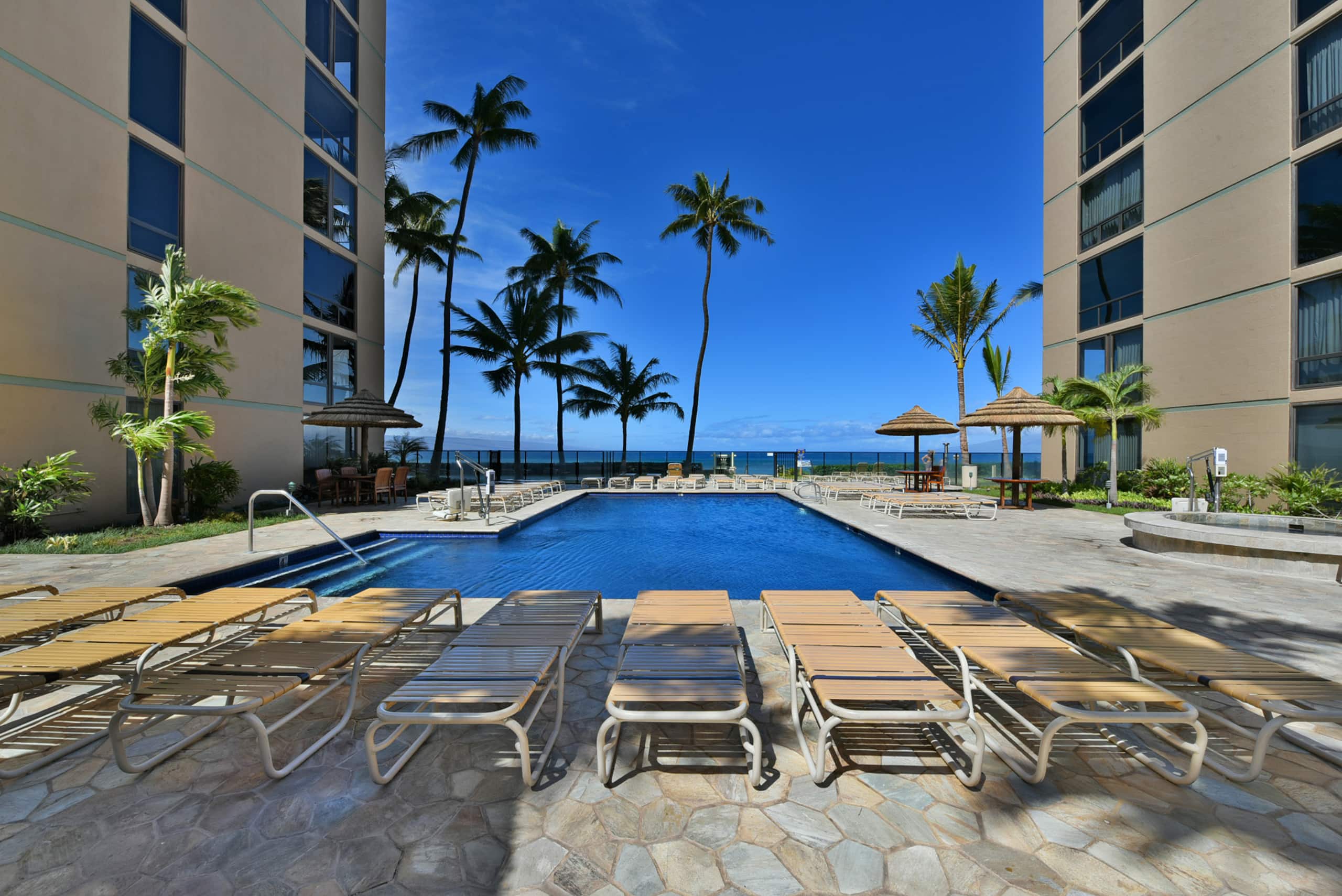Condo in Lahaina · ★4.0 · Studio · 1 bed · 1 bath - Image 2