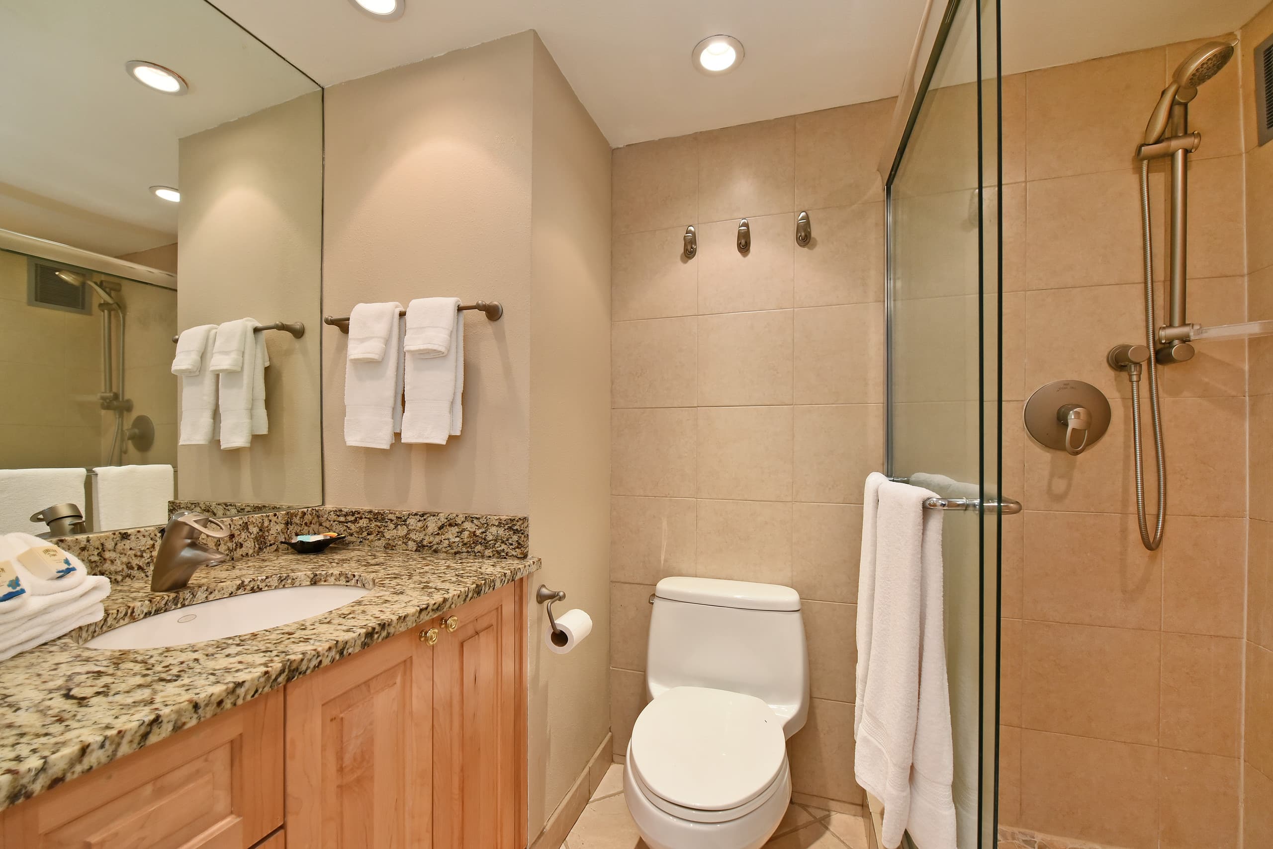 Condo in Lahaina · ★4.0 · Studio · 1 bed · 1 bath - Image 21