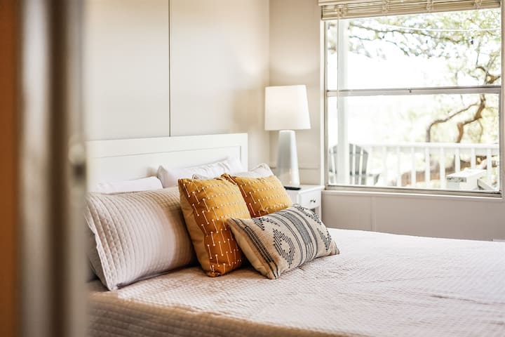 Dormitorio principal (cama tamaño king).