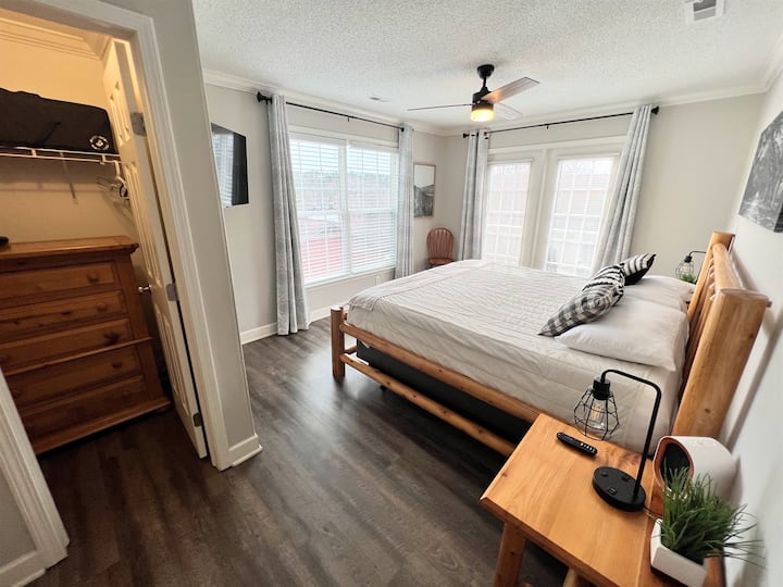 Основна спалня с балкон