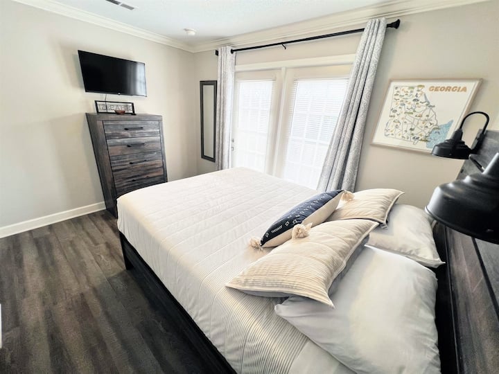 Двойна спалня на втория етаж с балкон