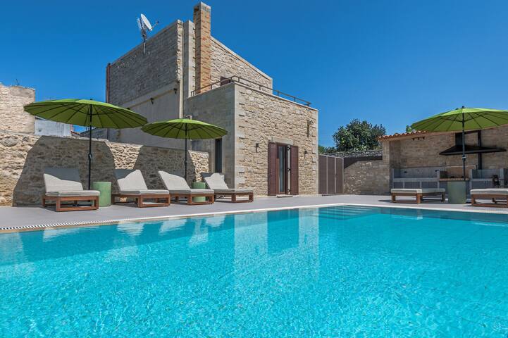 Dim Luxury Villa – With Private Pool