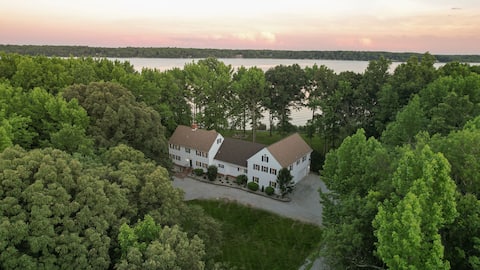 Chesapeake Point | Waterfront w/ HOT TUB + Beach!