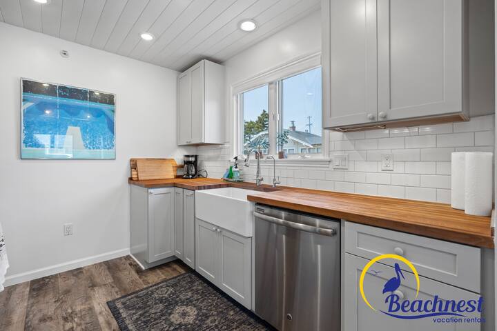 Beach Bungalow at Seabright gallery image 3