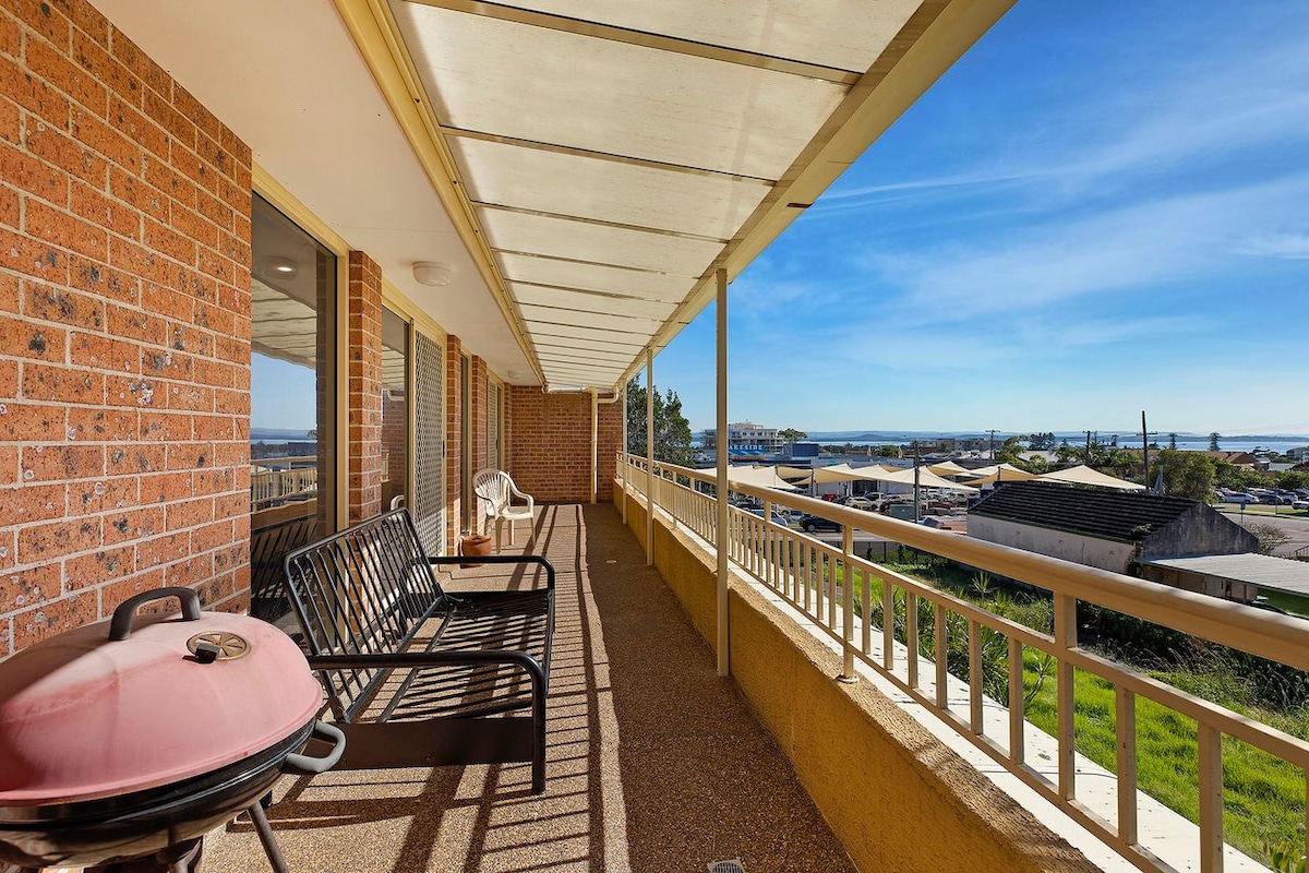 Top performing Airbnb: Taylor Apartment in The Entrance