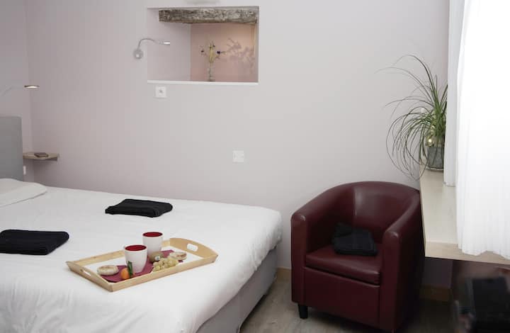 Chumba cha kulala 2 - kitanda 1 cha ukubwa wa queen kinachotoshea watu 2 cha sentimita 160 X 200