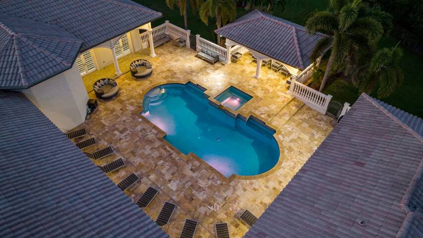 7000sf Mansion/Gameroom/Theater/Heated Pool gallery image 2