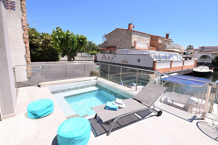 392-Empuriabrava, very up to date house on the can