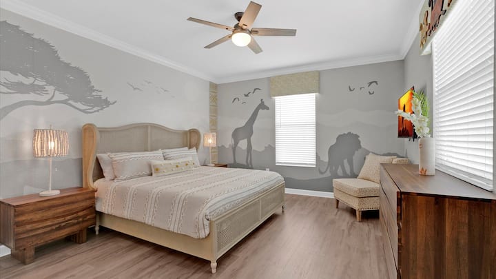 მთავარი საძინებელი 2 (საწოლი 193×203 სმ, ზედა სართული)
„მეფე ლომის“ თემა