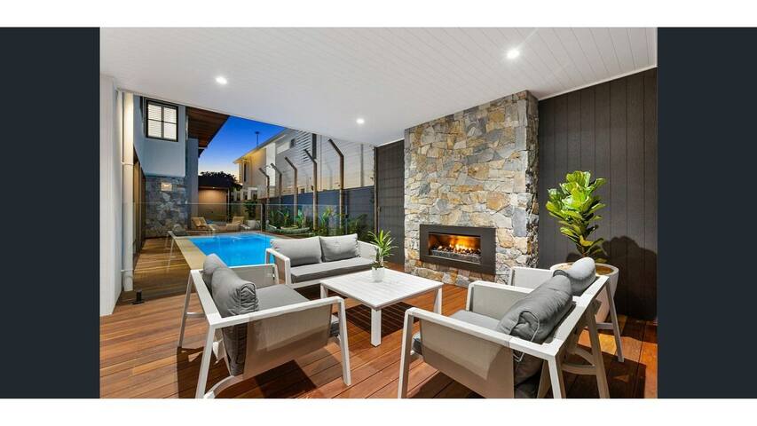 Barefoot Beachfront @ She Oak- Beachfront home gallery image 2