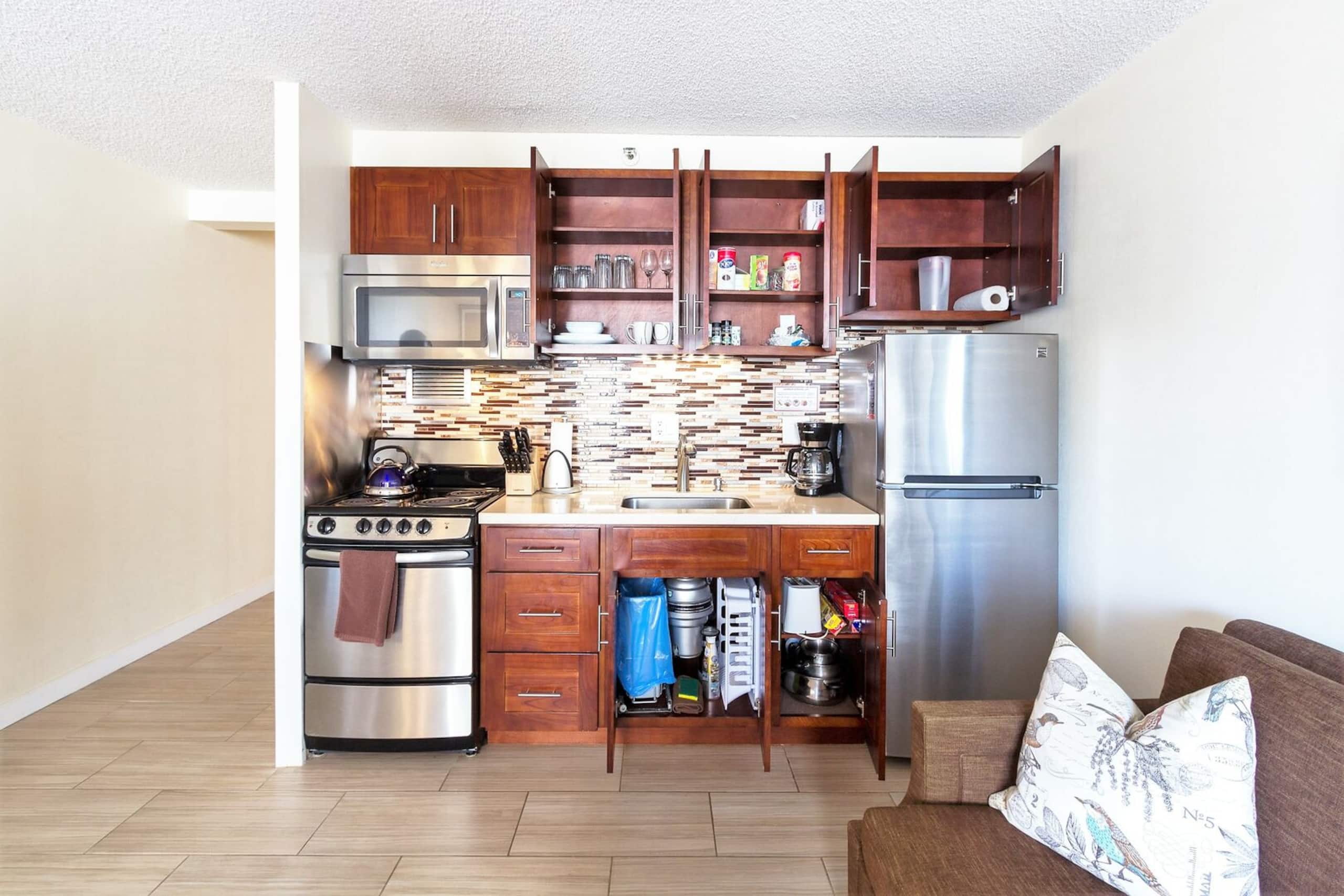 Condo in Honolulu · ★4.88 · 1 bedroom · 2 beds · 1 private bath - Image 9