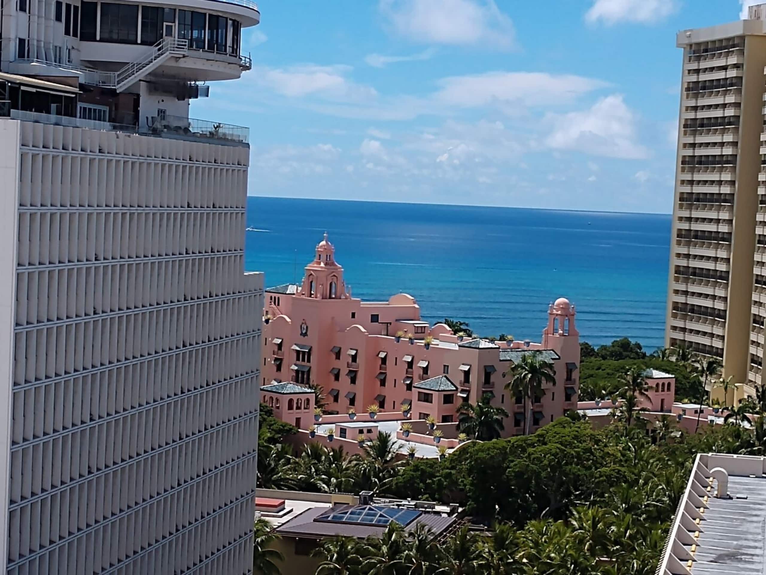 Condo in Honolulu · ★4.88 · 1 bedroom · 2 beds · 1 private bath - Image 14