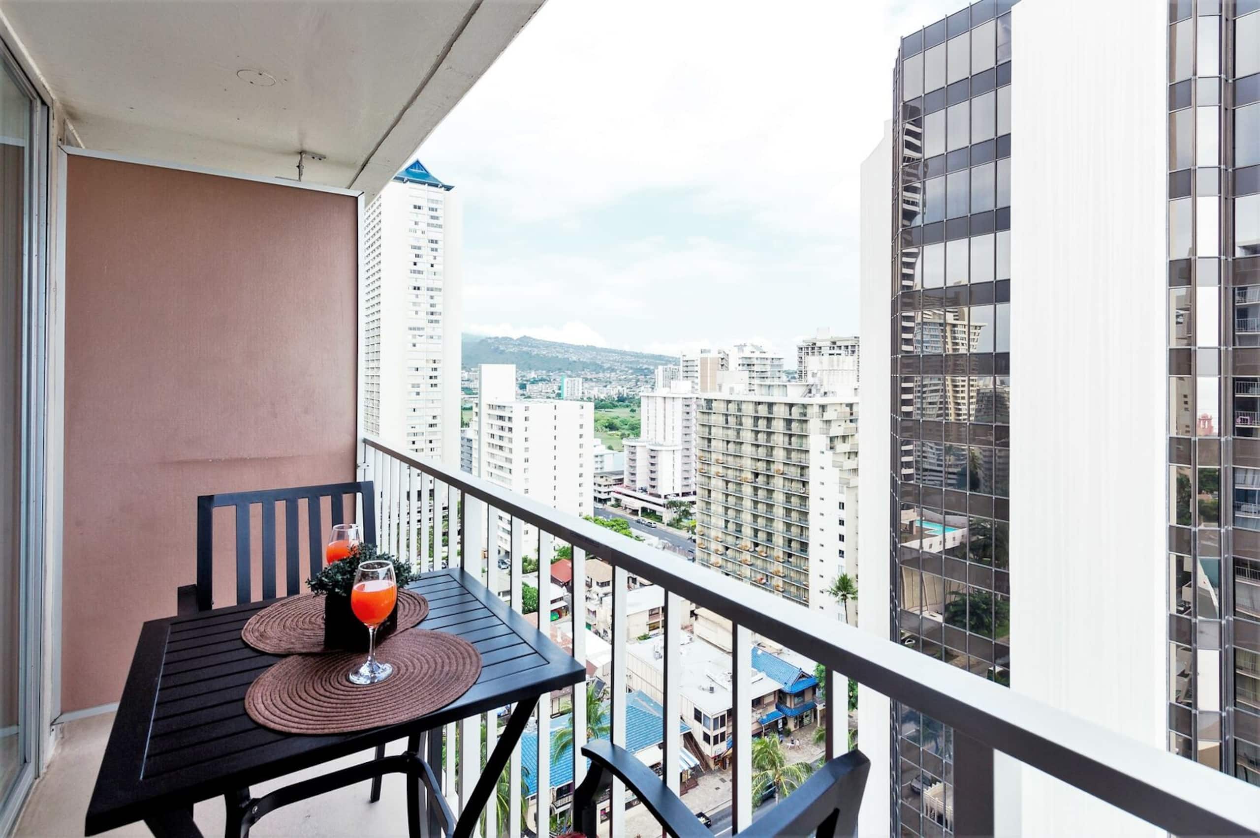 Condo in Honolulu · ★4.88 · 1 bedroom · 2 beds · 1 private bath - Image 18