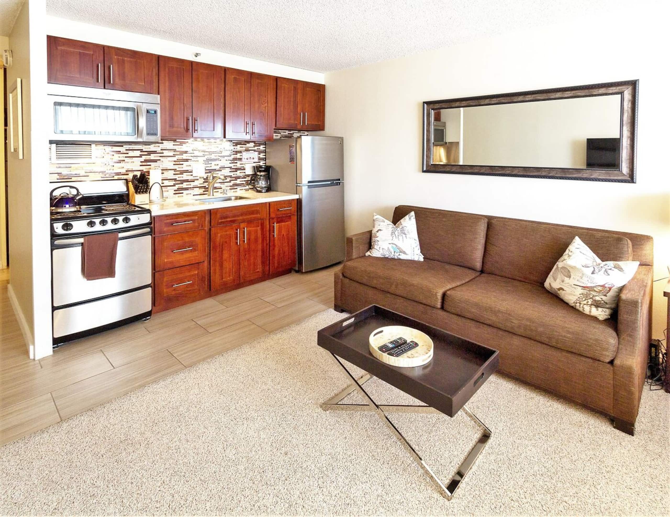 Condo in Honolulu · ★4.88 · 1 bedroom · 2 beds · 1 private bath - Image 8