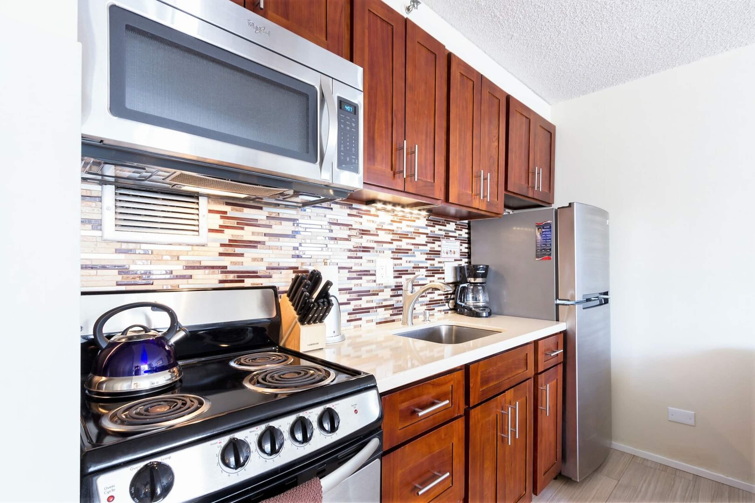 Condo in Honolulu · ★4.88 · 1 bedroom · 2 beds · 1 private bath - Image 10