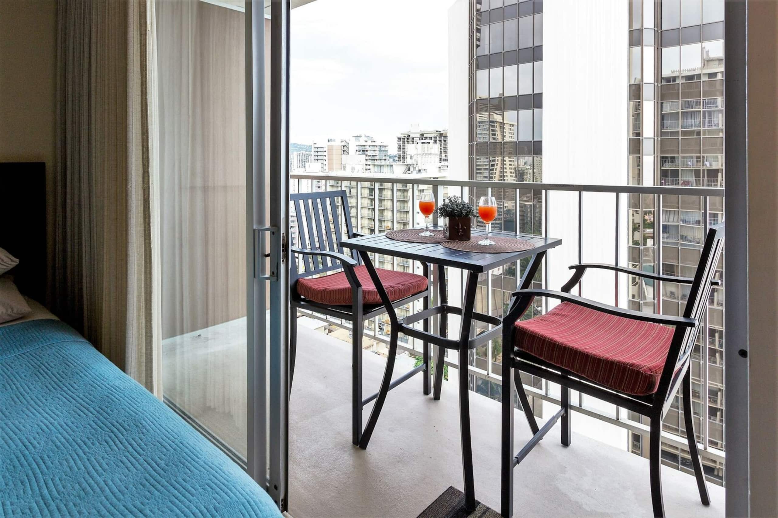 Condo in Honolulu · ★4.88 · 1 bedroom · 2 beds · 1 private bath - Image 11