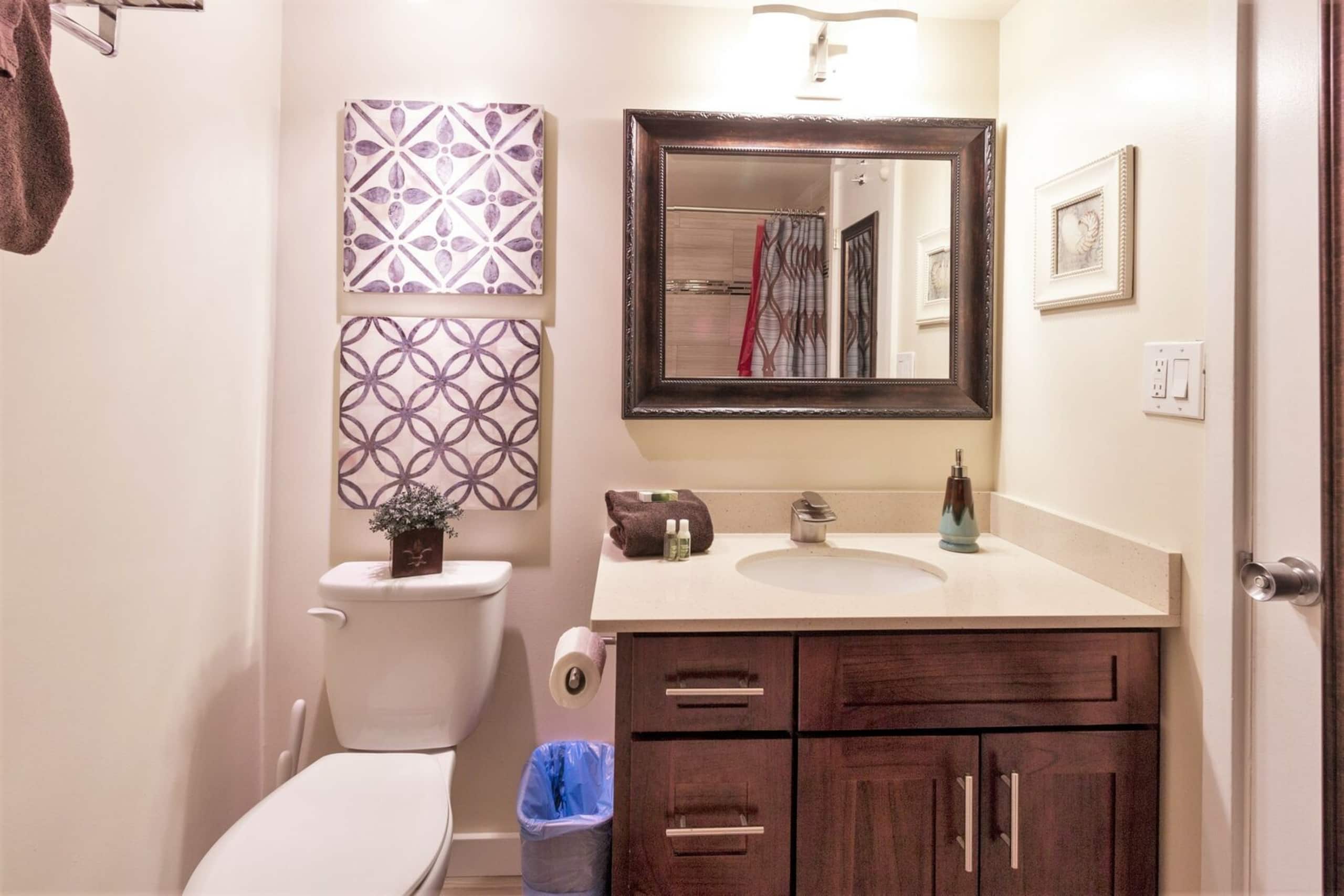 Condo in Honolulu · ★4.88 · 1 bedroom · 2 beds · 1 private bath - Image 15