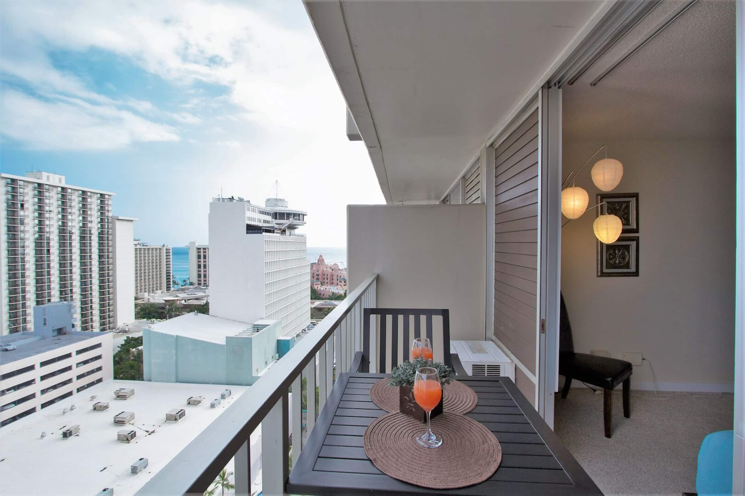 Condo in Honolulu · ★4.88 · 1 bedroom · 2 beds · 1 private bath - Image 12