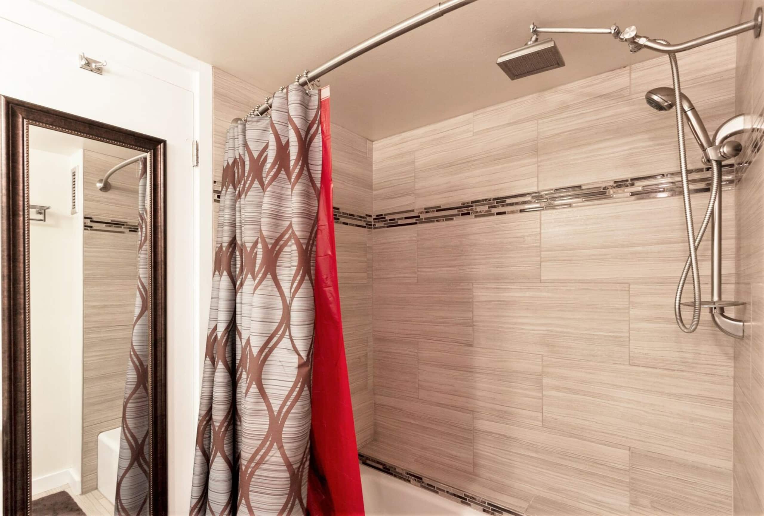 Condo in Honolulu · ★4.88 · 1 bedroom · 2 beds · 1 private bath - Image 13