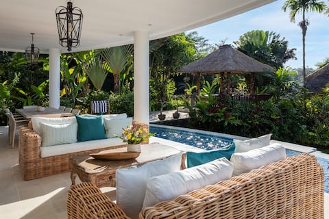 Spacious, tranquil villa, idyllic ricefield views