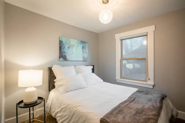 Chambre Queen Size confortable 