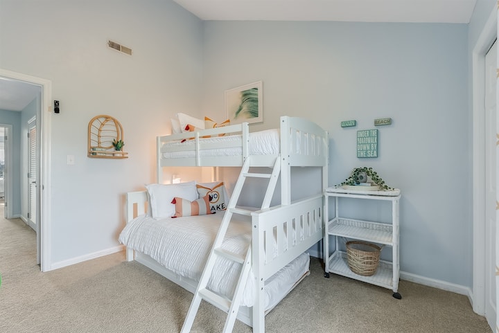 Bunk room...sleeps 4!