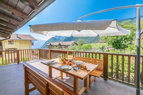 House Between Village and Lake - Happy Rentals