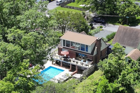 Waterfront Home w Pool & Pier Mins to Annapolis