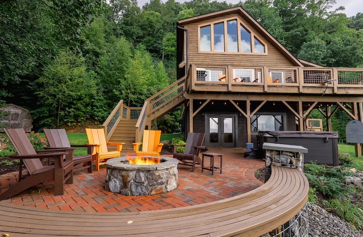 Pet-friendly Log Cabin With Ranging Views - Weaverville, NC