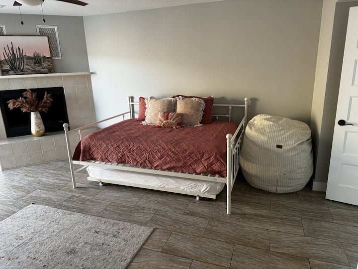 เดย์เบดควีนไซส์พร้อมรางเลื่อนเต็มรูปแบบ