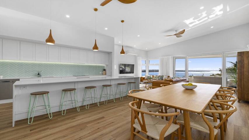 Tea Trees – Modern Townhouse, Village and Beach