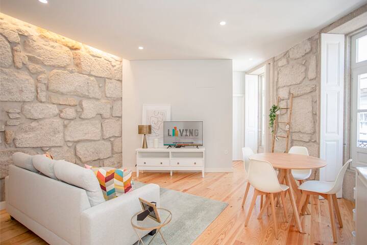 Liiiving in Porto – Aliados Stone Apartment