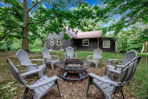 Walking Distance to Bills- Firepit | Ping Pong/Bar