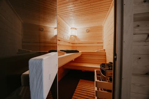 Top performing Airbnb: Room with sauna! Residence Oude Haven in Wijk 01 Colijnsplaat