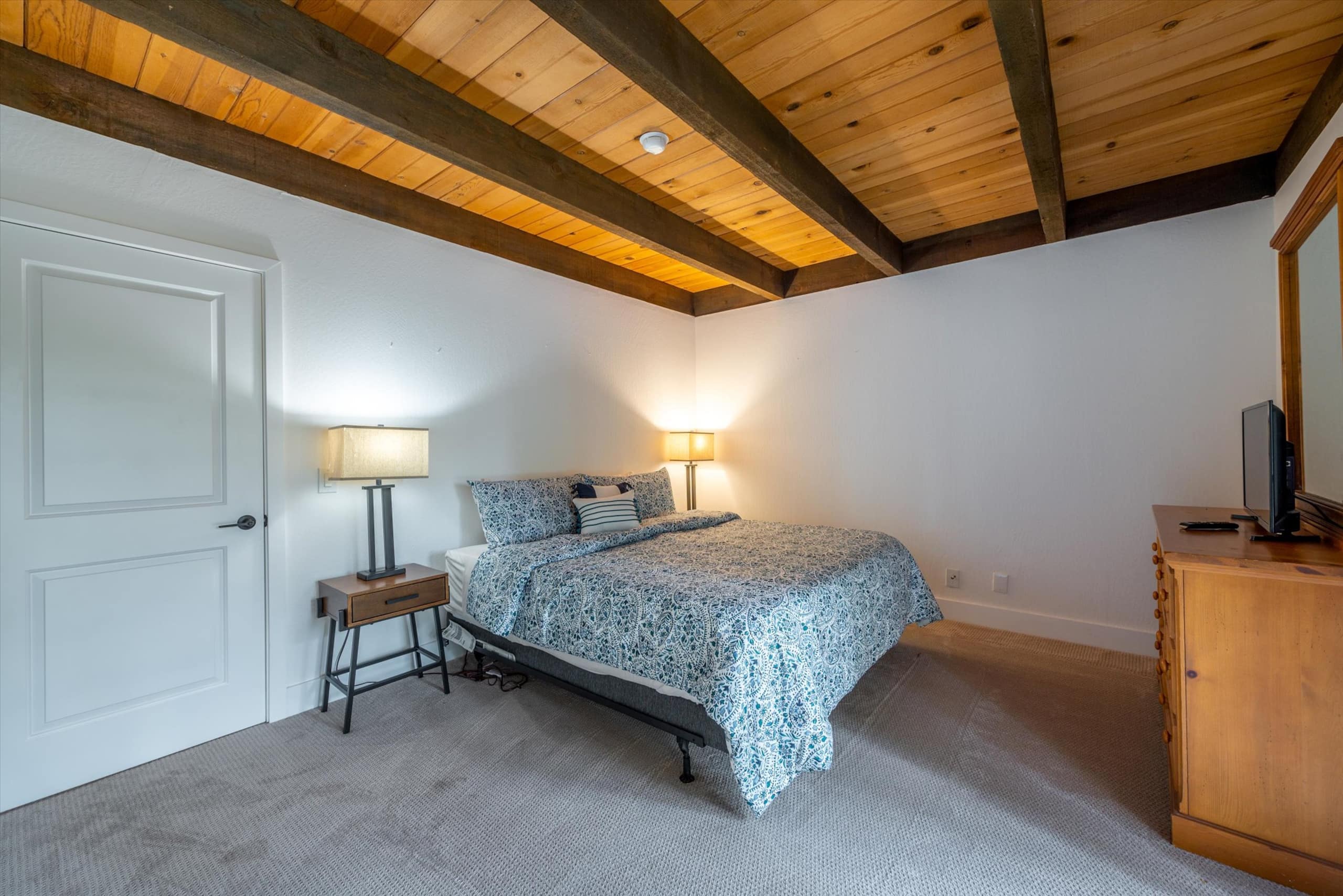 Bright Corner Condo Near Lake & Northstar - Photo 15