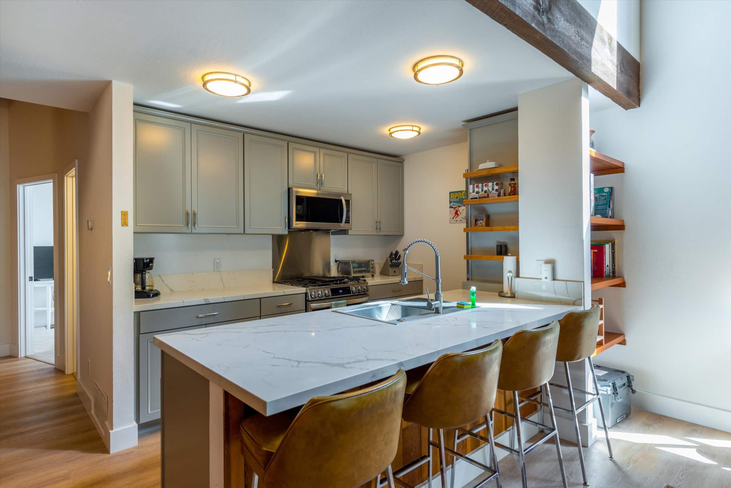 Bright Corner Condo Near Lake & Northstar - Main photo