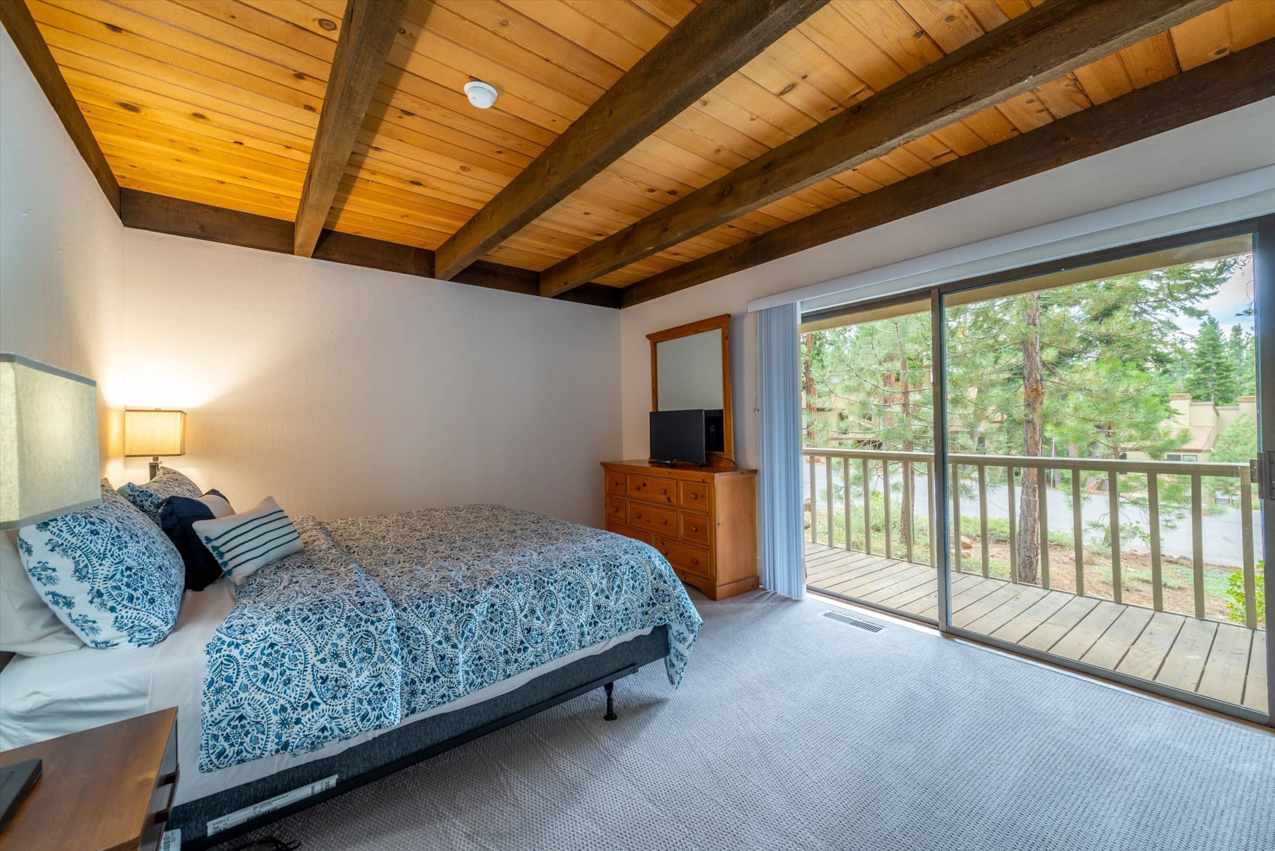 Bright Corner Condo Near Lake & Northstar - Photo 4