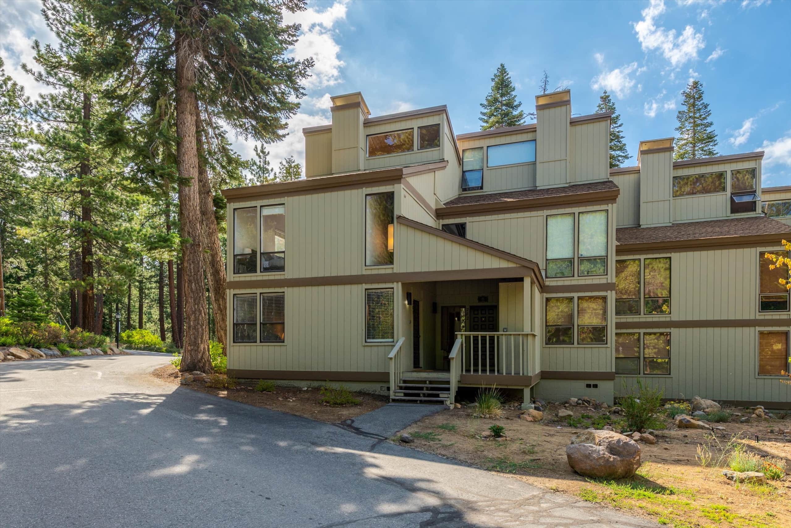 Bright Corner Condo Near Lake & Northstar - Photo 6