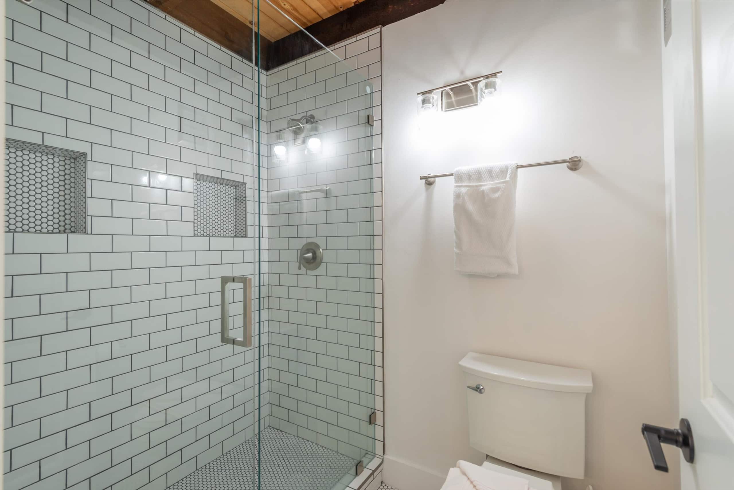 Bright Corner Condo Near Lake & Northstar - Photo 18